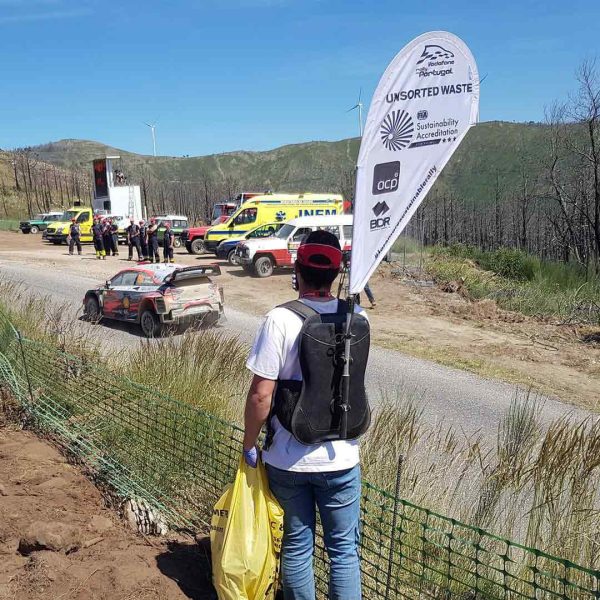 rally-portugal-mochila-com-bandeira-bdr-bandeiras-e-mastros