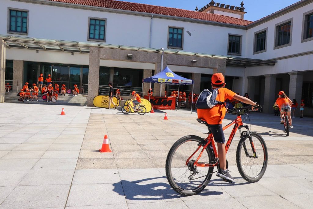 volta a portugal academia bicicleta bdr bandeiras e mastros