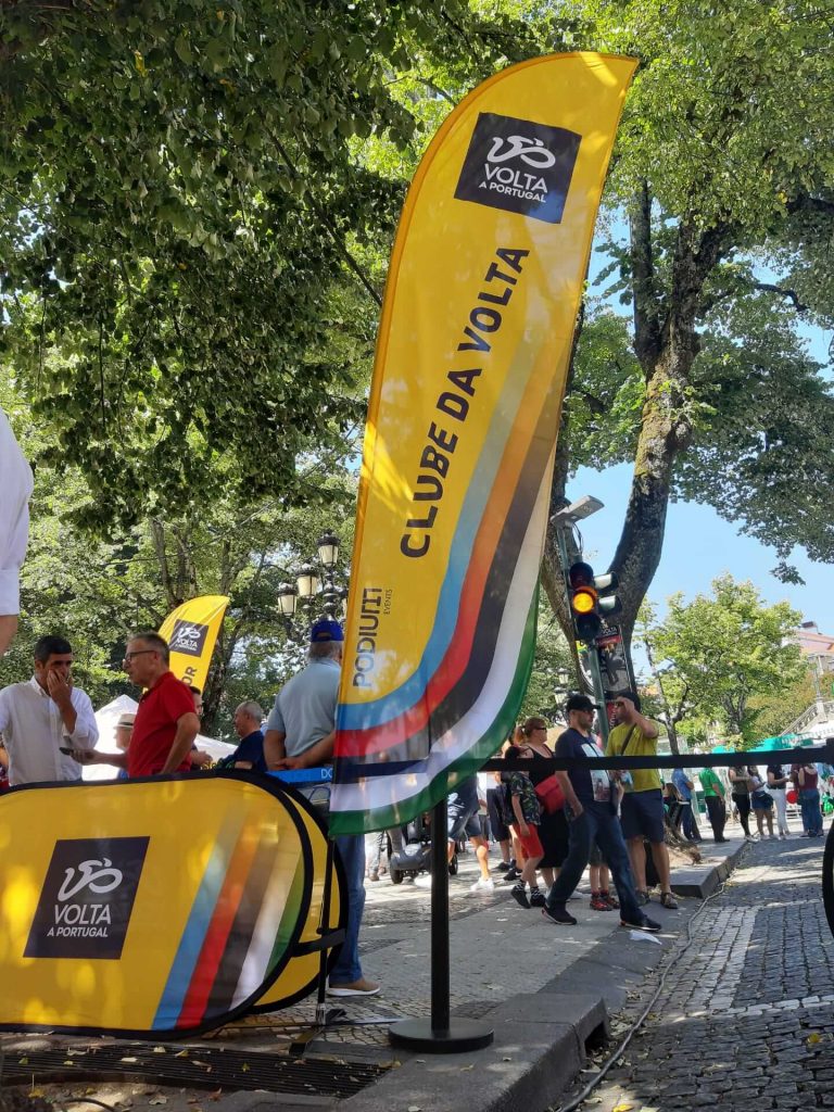 volta a portugal em bicicleta santander bdr bandeiras e mastros clube da volta