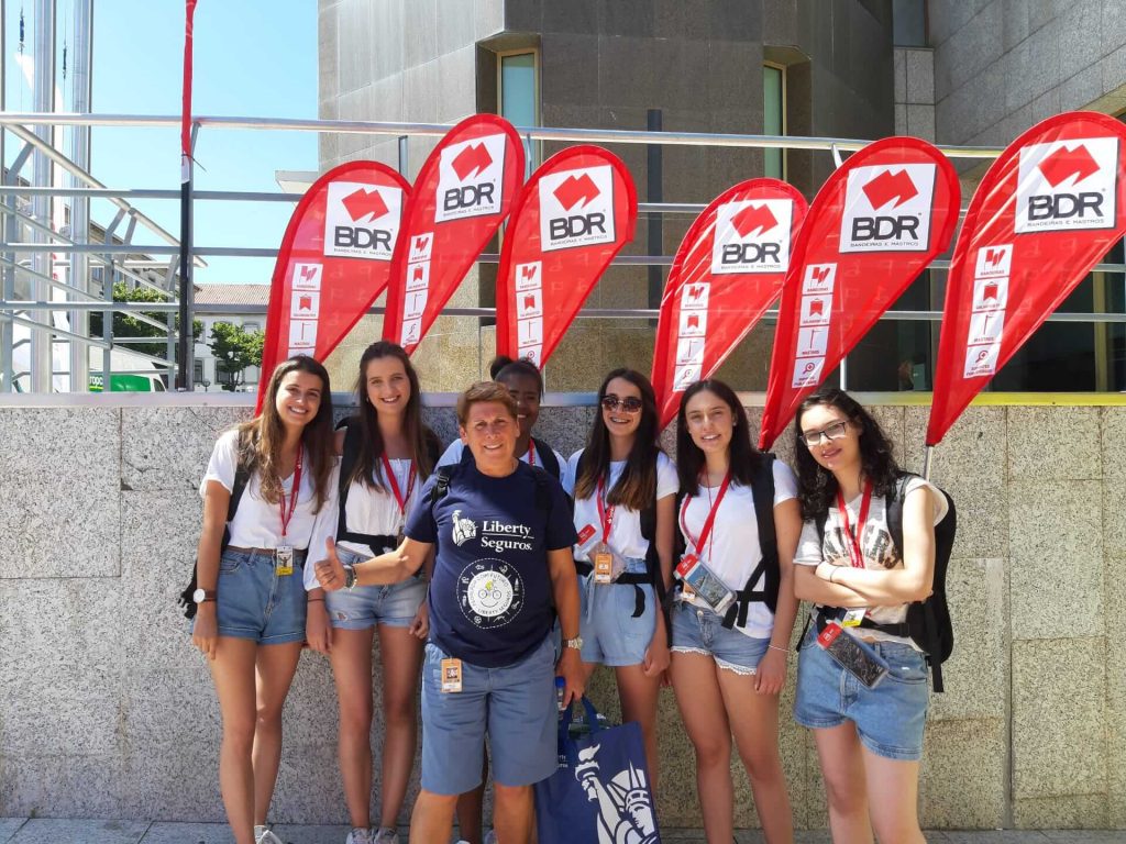 volta a portugal em bicicleta santander bdr mochila bandeira