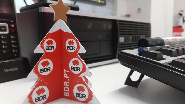 natal bdr bandeiras e mastros mini pinheiro secretária